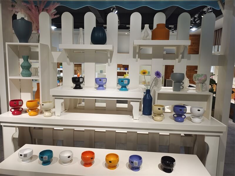 Ceramic flowerpot showroom3