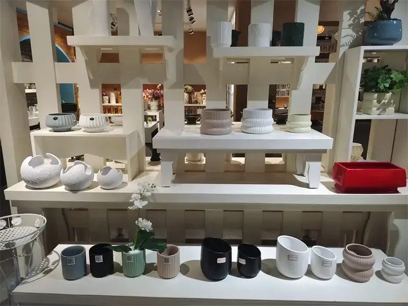 Ceramic flowerpot showroom7