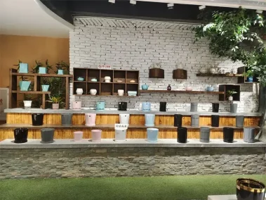 Ceramic flowerpot showroom10