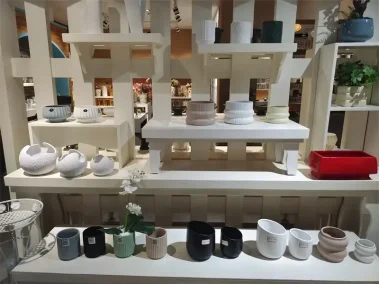 Ceramic flowerpot showroom7